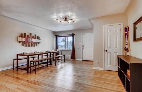 Denver Casa | Denver Den for 10- “Amazing place for groups!”