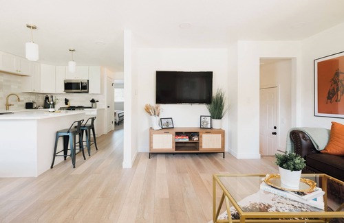 Barths Casa | Denver Getaway Western Retreat Newly Renovated Close to DT, I70 & Red Rocks!