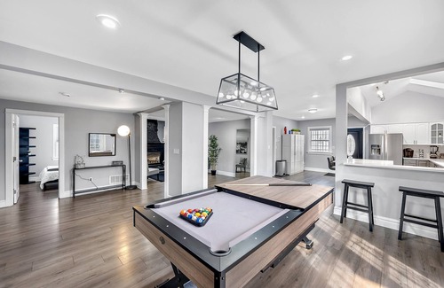 Athmar Park Casa | Denver Home: Hot tub, Theater, Gym 6 bedrooms 3 baths, king bed