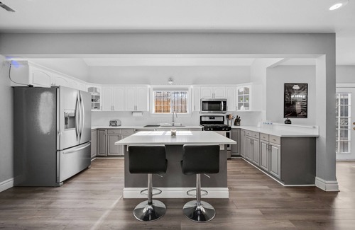 Athmar Park Casa | Denver Home: Hot tub, Theater, Gym 6 bedrooms 3 baths, king bed