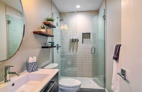 Sunnyside Apartamento | Denver Studio w/ Hot Tub ~ 2 Mi to Downtown!