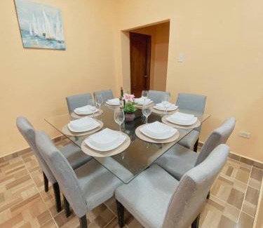Puerto Baquerizo Moreno Apartamento | Departamento en San Cristóbal a 5 minutos del malecón, con 2 habitaciones, 4 camas, sala de estar, área de comedor, cocina equipada y excelente ubicación - Marysol - Galápagos Home
