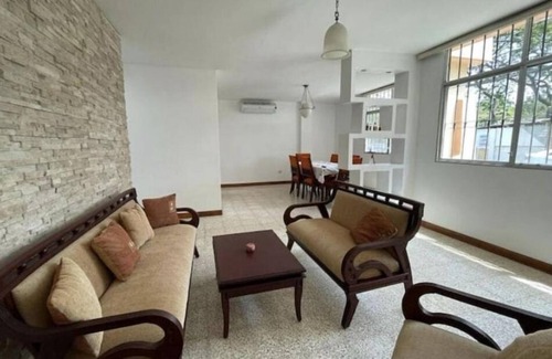 Barrio Kennedy Apartamento | Departament Amplio para recibir a toda tu familia