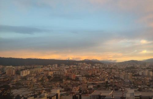 Quito Apartamento | Departamento cerca Solca, Embajada Americana y Estadio Atahualpa con vista al COTOPAXI y la CIUDAD