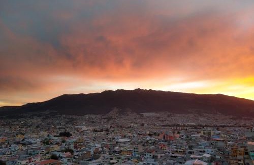 Quito Apartamento | Departamento cerca Solca, Embajada Americana y Estadio Atahualpa con vista al COTOPAXI y la CIUDAD