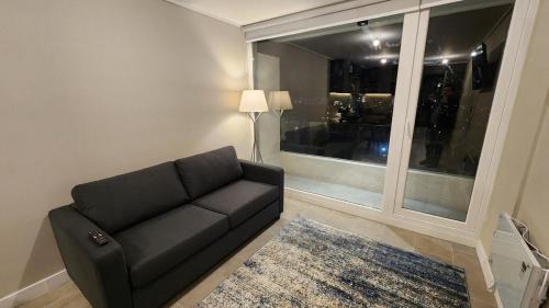 Los Angeles Apartamento | Departamento moderno, nuevo, 1D1B, inmejorable ubicación, estacionamiento