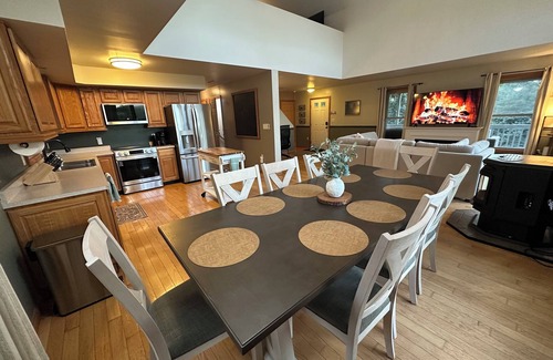 Newfield Casa | Der Bauernhof: Spacious & Charming Home on Historic Farm in Nature Setting