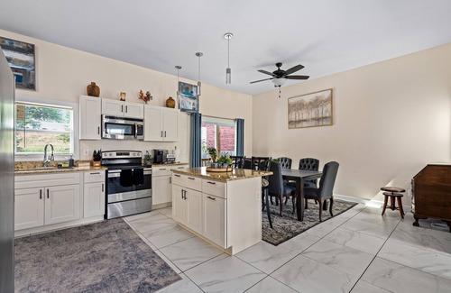 Shelby Park Casa | Derby - Bourbon Trail 4BR Pool Table Villa