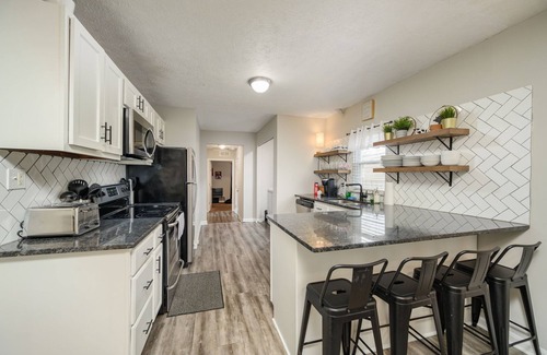 Algonquin Casa | !Derby City Sanctuary- 4 bed 2 bath renovated home