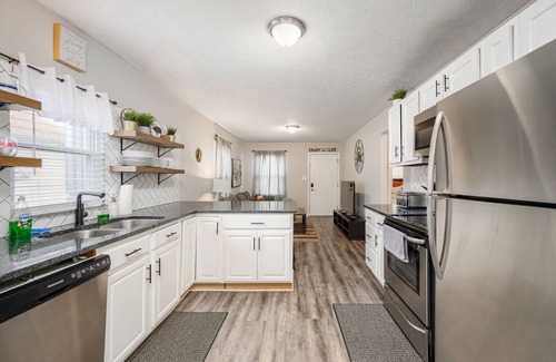 Algonquin Casa | !Derby City Sanctuary- 4 bed 2 bath renovated home