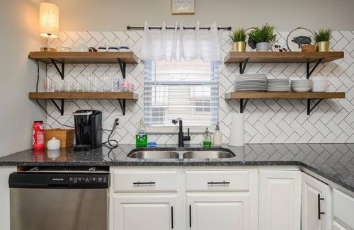 Algonquin Casa | !Derby City Sanctuary- 4 bed 2 bath renovated home