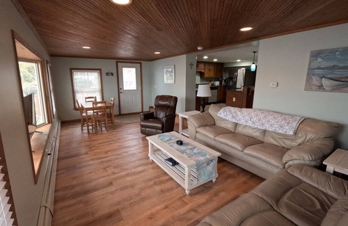 Sidney Casa | Derby Dreams lake house - private lake frontage!
