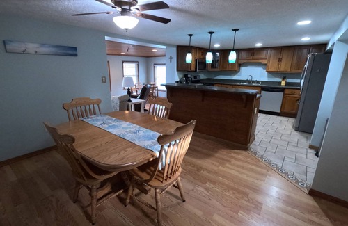 Sidney Casa | Derby Dreams lake house - private lake frontage!