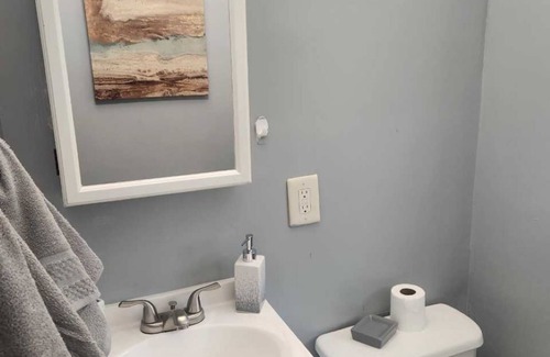Parkland Casa | Derby rental furnished 2BR, 1 full bath(shower/tub) house