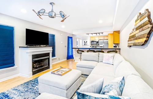 Cherokee Triangle Condominio | Derby Time! Highlands Home with View of Downtown Walkable.