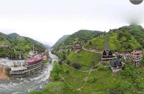 Ardesen Chalet De Esquí | Dereüstü ve Gökçe Bungalov - بنغل على ضفاف النهر
