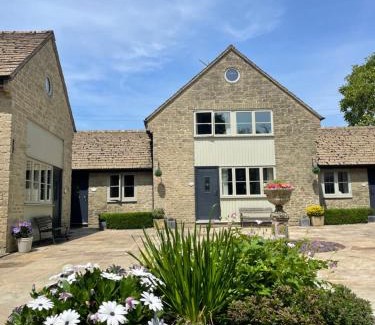 Coberley Casa | Derrybrook Cottage, Twin or Superking, Seven Springs Cottages