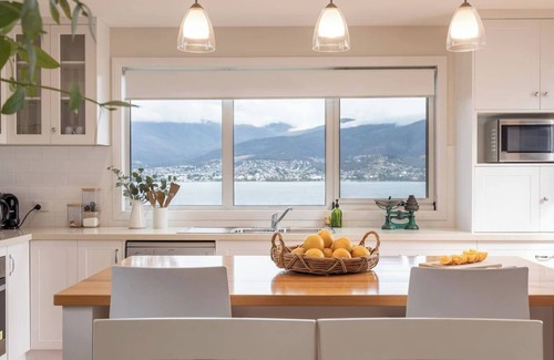Otago Cabaña | Derwent River Cottage Tranquil Waterfront Living