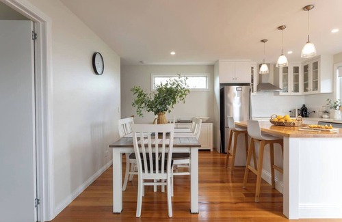 Otago Cabaña | Derwent River Cottage Tranquil Waterfront Living