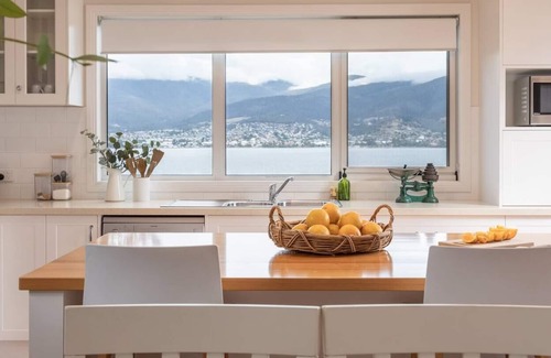 Otago Cabaña | Derwent River Cottage Tranquil Waterfront Living
