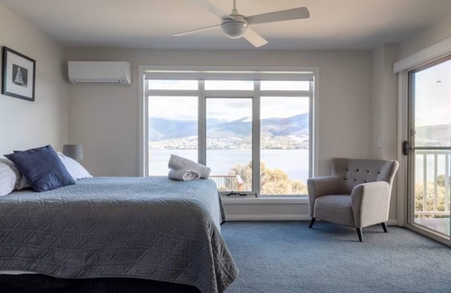 Otago Cabaña | Derwent River Cottage Tranquil Waterfront Living