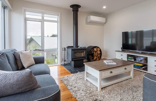 Otago Cabaña | Derwent River Cottage Tranquil Waterfront Living