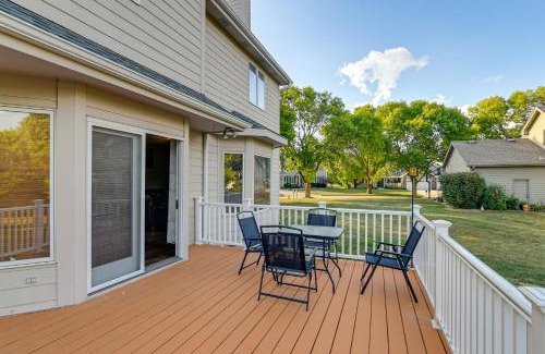Johnston Casa | Des Moines Suburb Stay with Spacious Layout and Deck!