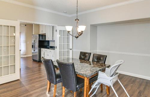 Johnston Casa | Des Moines Suburb Stay with Spacious Layout and Deck!