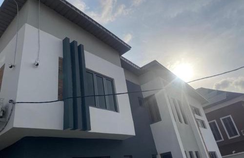 Oshodi-Isolo Apartamento | Desalu Living
