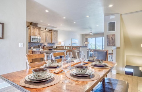 Southern Crossing Casa | Deschutes Landing at the Old Mill Riverfront - Meredith Lodging