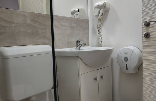 Pitesti Apartamento | Descoperă confortul unei camere complet dotată. Ideal pentru pt calatorii