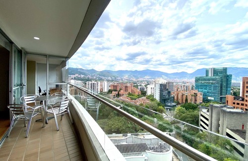 Patio Bonito Apartamento | Descubre la Comodidad y Belleza de Medellín Desde Este Hermoso Apartamento!