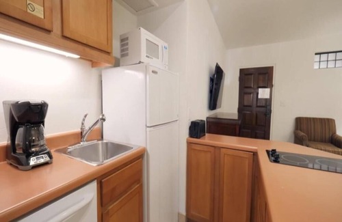 Sedona Complejo | Desert Adventure Awaits! Pool, Spa, Restaurant, Free Parking!