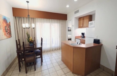 Sedona Complejo | Desert Adventure Awaits! Pool, Spa, Restaurant, Free Parking!