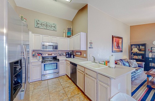 Apache Junction Casa | Desert charmer with enclosed yard, heated pool, smart TVs, W/D, & full kitchen
