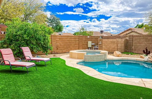 Apache Junction Casa | Desert charmer with enclosed yard, heated pool, smart TVs, W/D, & full kitchen