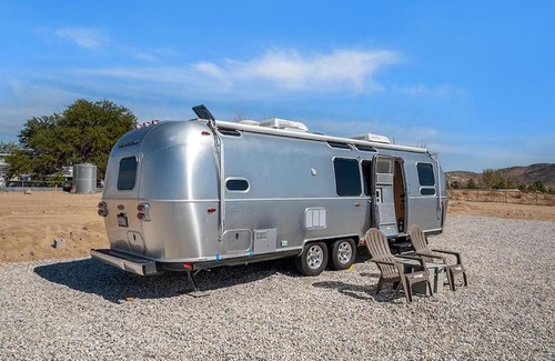 Joshua Tree Complejo | Desert Delight 2 Bedroom Glamp Airstream