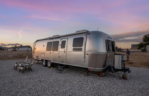 Joshua Tree Complejo | Desert Delight 2 Bedroom Glamp Airstream