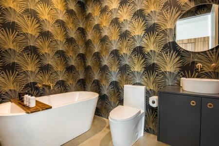 Yucca Valley Casa | Desert Diamond- Joshua Tree Cowboy Pool and Spa