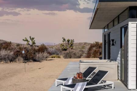 Yucca Valley Casa | Desert Diamond- Joshua Tree Cowboy Pool and Spa