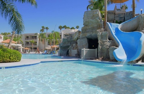 Canyon Corridor Condominio | DESERT DREAM! 2BDR sleeps 6! HUGE POOL! POOLSIDE BAR and GRILL!