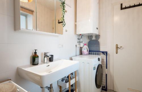 Graz City Centre Apartamento | Desert Dune - Historic City Center with Free Parking by HERO HOMES
