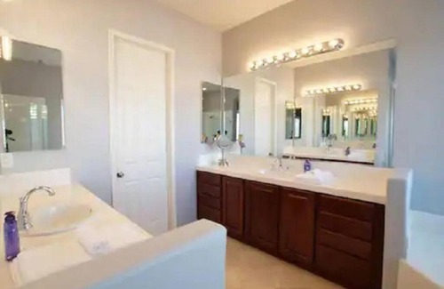 Terra Lago Casa | Desert Escape 4Bd/3Ba W/ Salt water pool and spa