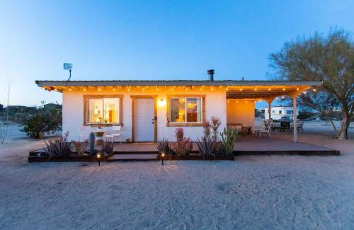 Twentynine Palms Casa | Desert Escape+Art studio+Trailer