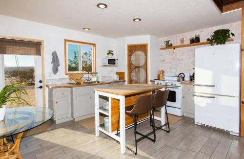 Twentynine Palms Casa | Desert Escape+Art studio+Trailer