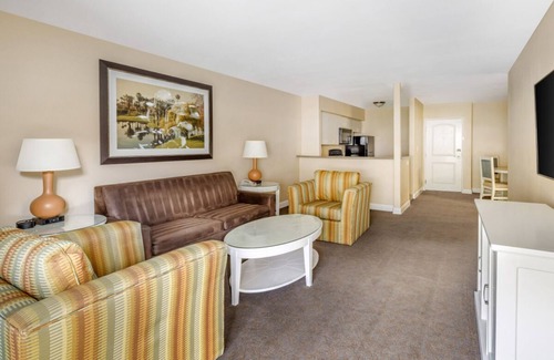 Canyon Corridor Complejo | Desert Escape Collection: 4 Stylish Units, Aerial Tram Access, Family-Friendly