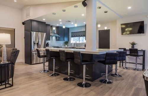 San Tan Valley Casa | Desert getaway retreat, pool, spa, billiards, bbq