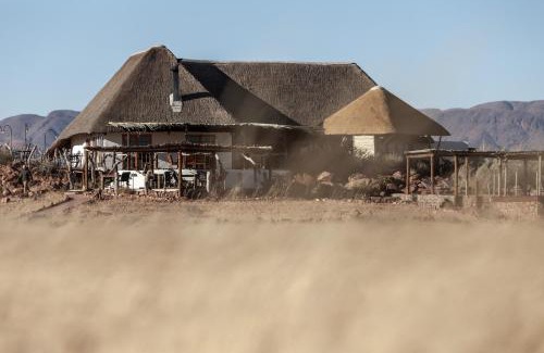 Sesriem Cabina | Desert Homestead Lodge