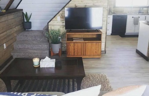 Delta Cabina | Desert Lake Cottage: Lake fun and desert adventuring