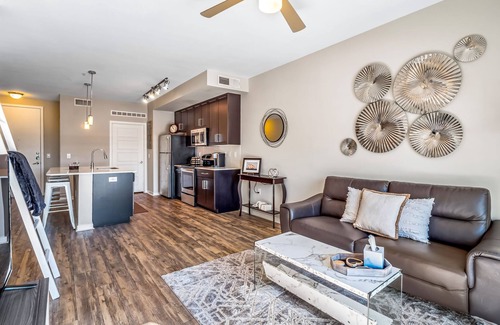 Desert View Village Condominio | ★ Desert Living ★ Pets ★ Heated Pool ★ Gym ★ Shops